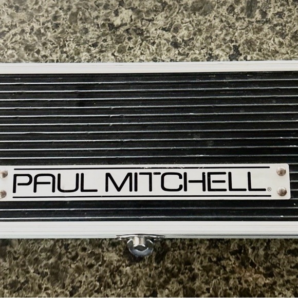 Paul Mitchell Shears Set, includes thinning shears and case - Picture 13 of 14